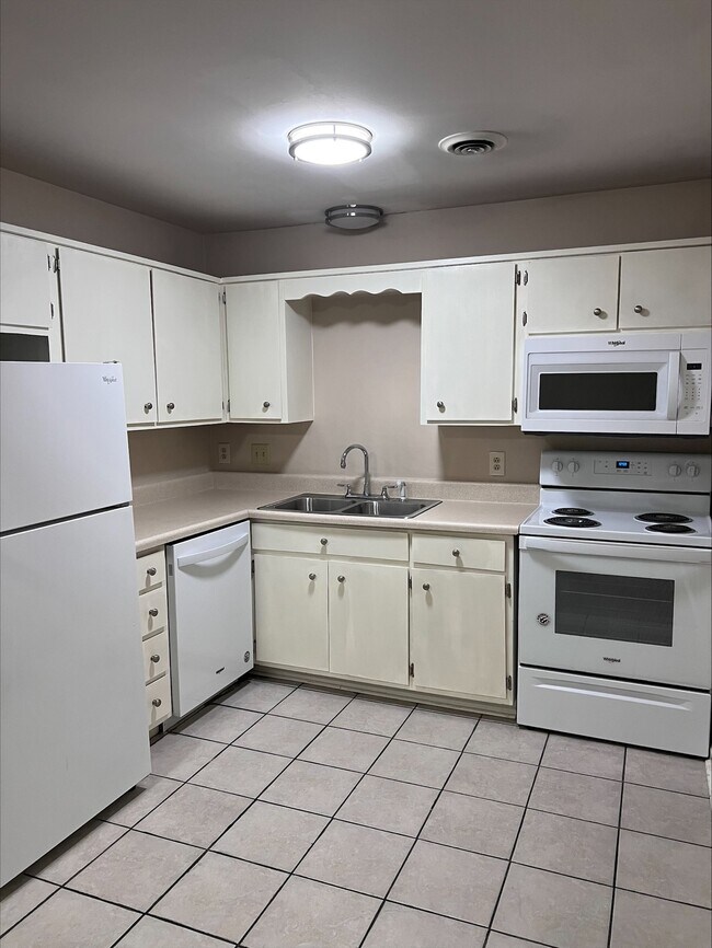 Foto del edificio - 135 Hicks Rd