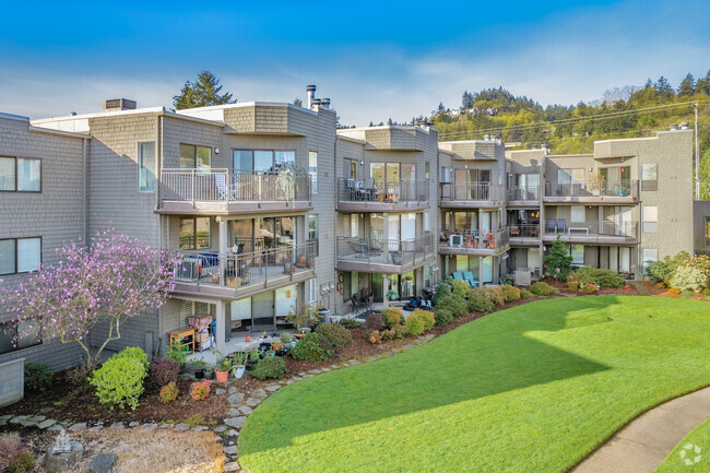 Building Photo - Willamette Shores Condominiums