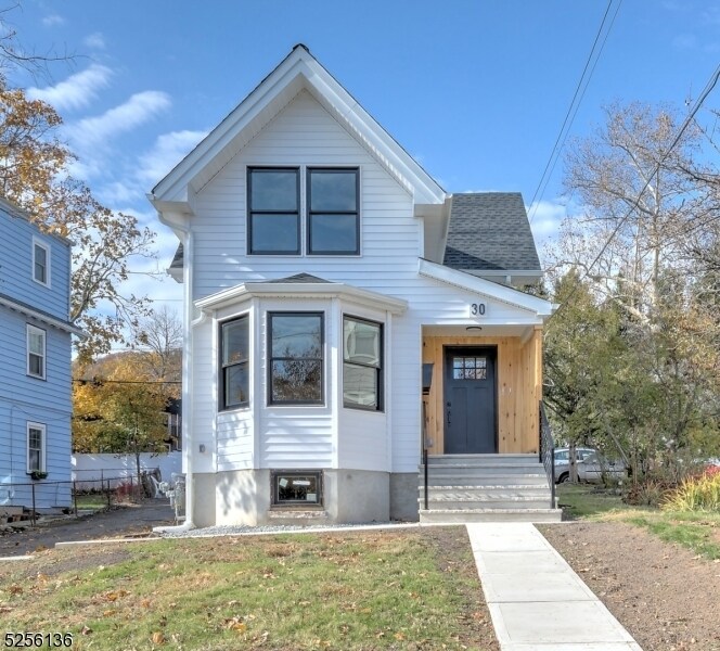 Primary Photo - 30 St Lukes Pl
