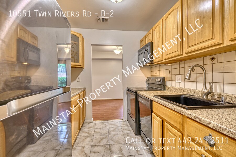 Primary Photo - 2 Bedroom Condo W/ Sunroom!