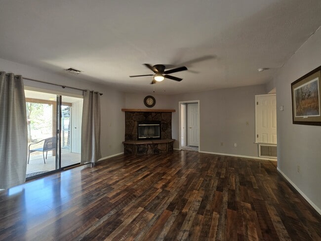 Building Photo - 5240 S 28th Pl