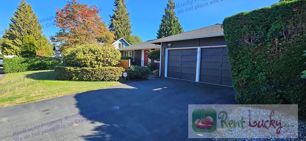 Foto principal - Charming 3BR/2BA Home with Spacious Layout...