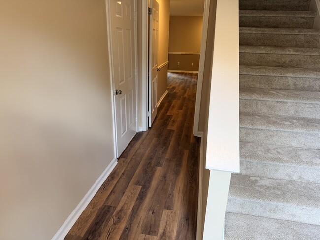 Building Photo - 2760 Red Oak Cir