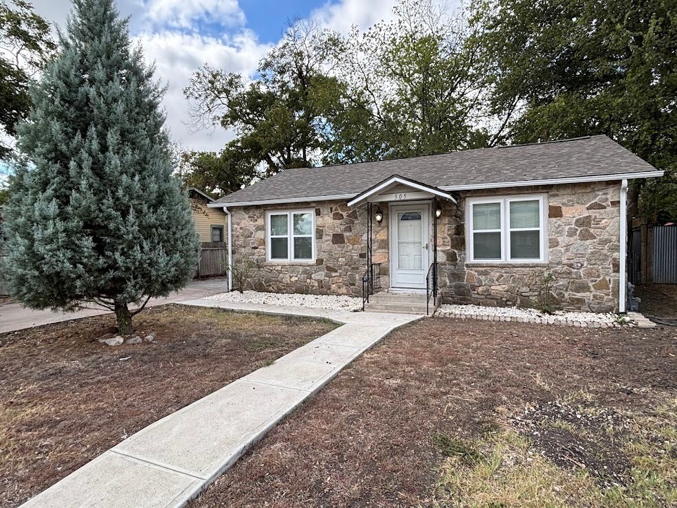 Primary Photo - 505 Fort Clark Dr