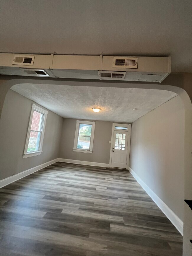 Foto del edificio - 4215 Old Frederick Rd
