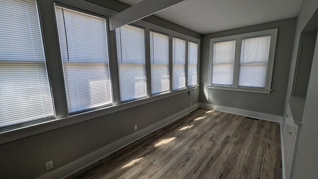 Foto del edificio - 838 E 3rd St