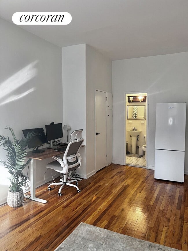 Foto del edificio - 48 W 55th St