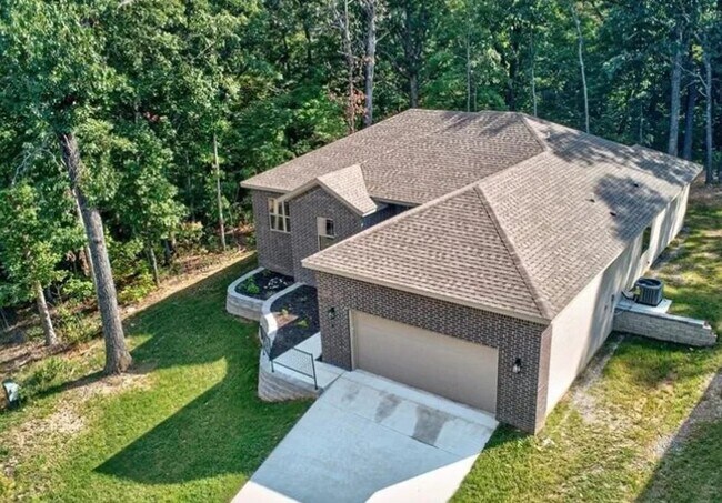 Building Photo - 8 Leyland Dr