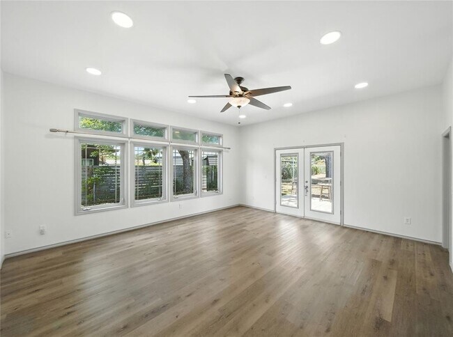 Foto del edificio - 1604 Springdale Rd