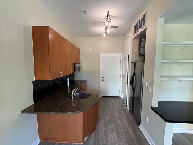 Foto del edificio - 525 E 6th St