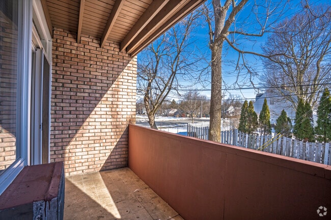 2BR, 1BA - 1,000SF - Eastside - Balcony - 1305 S Congress St