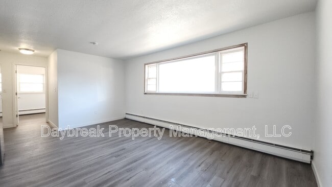 Building Photo - 1211-11 1/2 11 1/2 St N