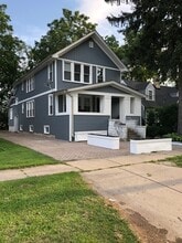 Building Photo - 305 W Palatine Rd