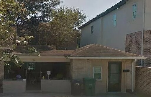 VISTA DE LA CALLE - 1200 E 26th St