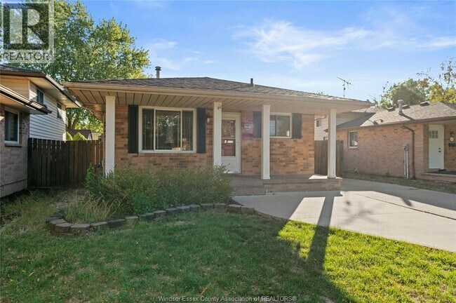 Photo du bâtiment - 1626 Courtland Crescent