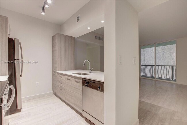 Foto del edificio - 1756 N Bayshore Dr