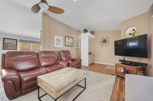 Foto del edificio - 60781 Painted Hills Rd