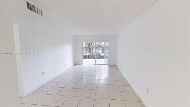 Foto del edificio - 4800 NW 79th Ave