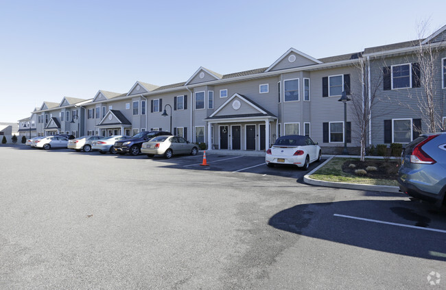 Lindenhurst Apartments