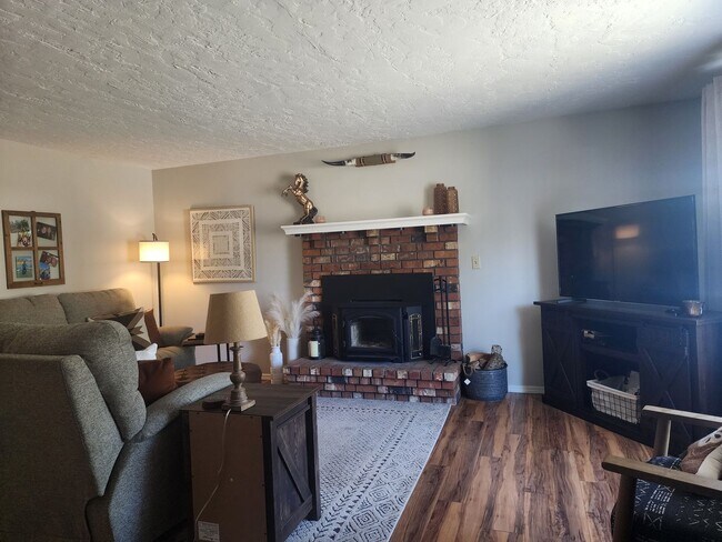 Foto del edificio - Pet Friendly, Single-Level, Attractively Updated Home in NE Newberg