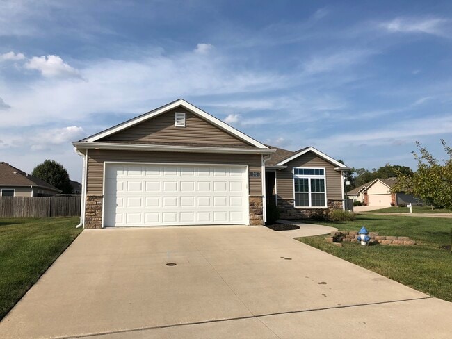 Building Photo - 5811 Islip Dr