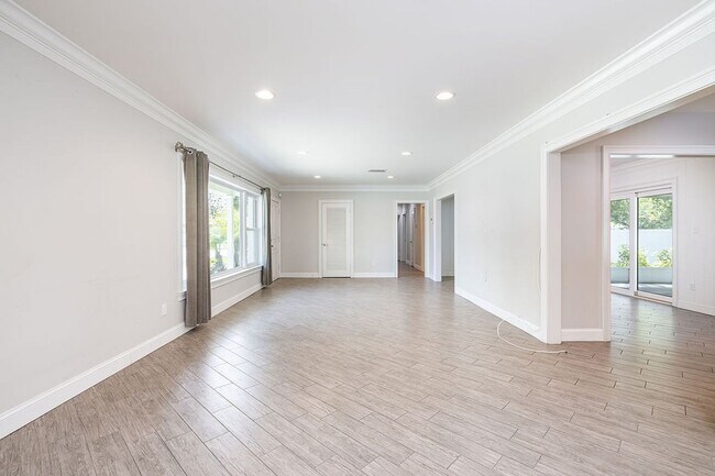 Foto del edificio - Updated Beach Park Home