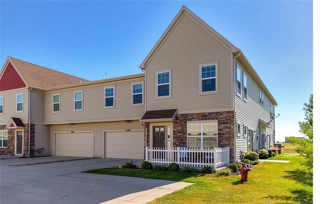 3509 SE Glen Dr, Grimes, IA 50111 Townhome Rentals in Grimes IA