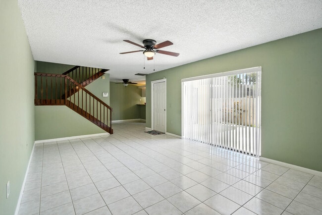 Building Photo - 622 6th Way