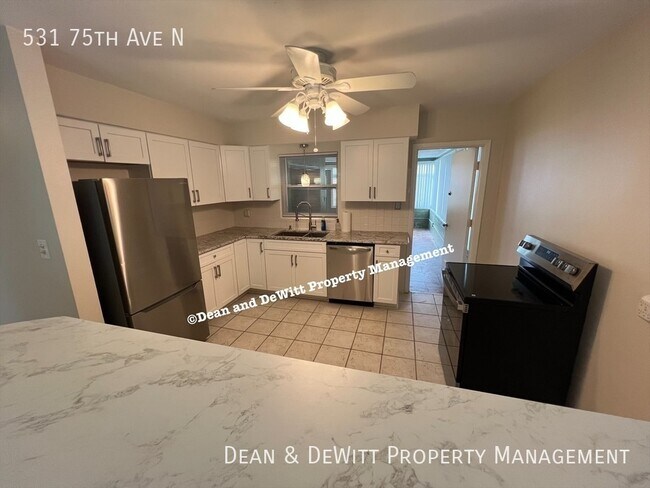 Foto del edificio - 531 75th Ave N