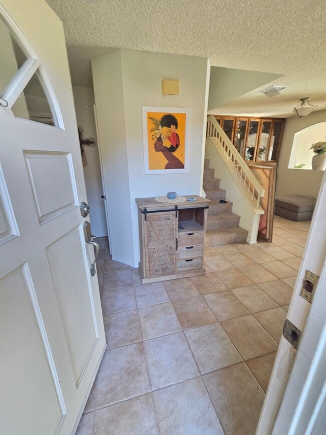 Building Photo - 740 Edgewater Dr