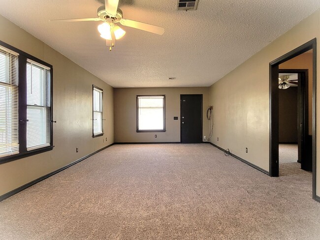 Building Photo - 1000 W Woodson St