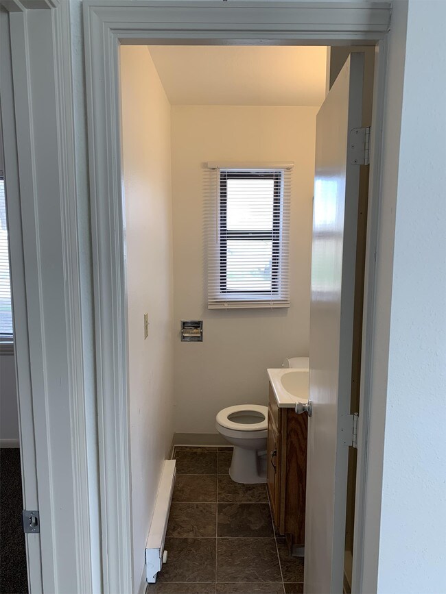 Foto del edificio - 2390 American Legion Blvd