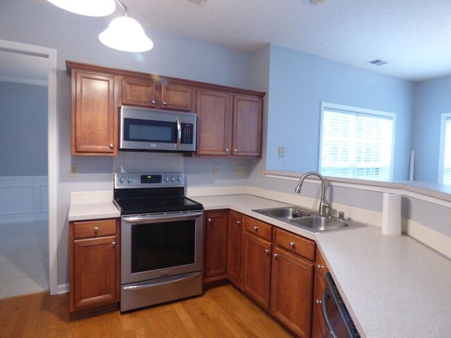 Foto del edificio - *FALL SPECIAL-1/2 OFF 1st MO!* Lovely, Spa...