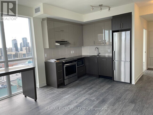 Photo du bâtiment - 180 Fairview Mall Dr