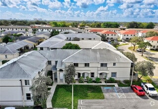 Building Photo - 21275 NE 8th Pl