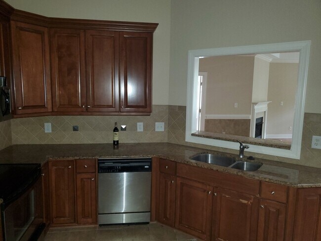 Building Photo - 2631 Lockwood Rd