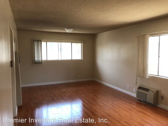 Building Photo - 7246-7246 N Lotus Ave