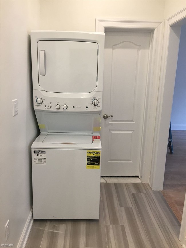 Building Photo - 858 Driggs Ave