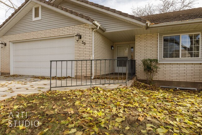 Foto del edificio - 4 Bedroom 2.5 Bath Home in Creekside Village