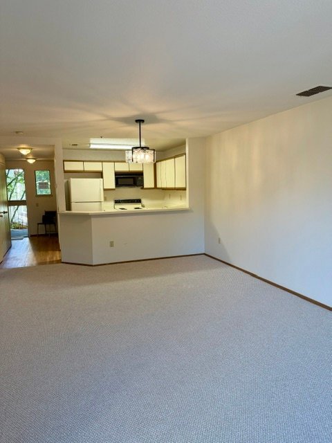 Building Photo - 1422 S Villa Way
