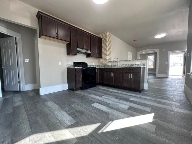Building Photo - Large Open Concept 5BR/2BA Rent to Own Home with Office