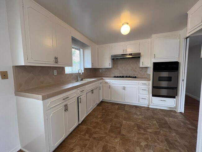 Foto del edificio - 3 Bedroom Home Santa Fe Springs