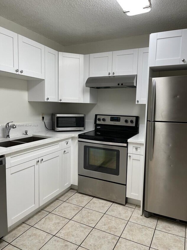 9450 Live Oak Plz Unit 305, Davie, FL 33324 Condo for Rent in Davie