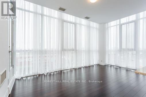Photo du bâtiment - 530-530 St Clair Ave W