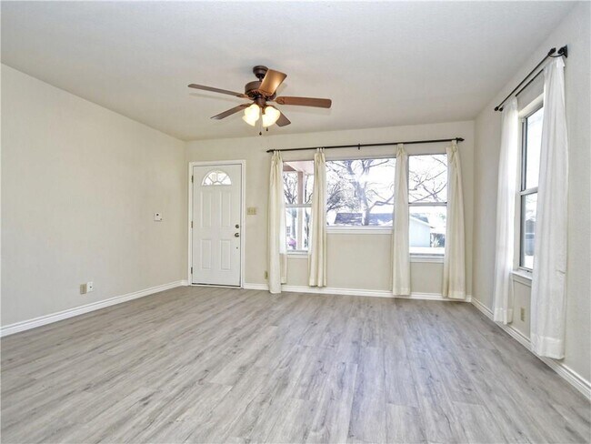 Foto del edificio - 5409 Grover Ave