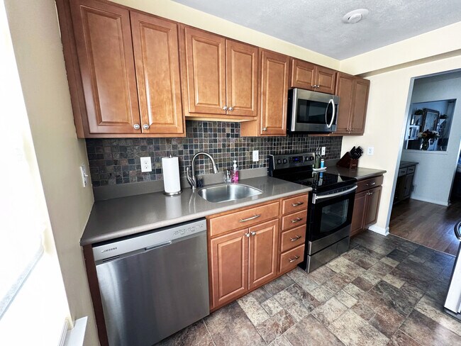 Building Photo - 368 Dartmouth Ct