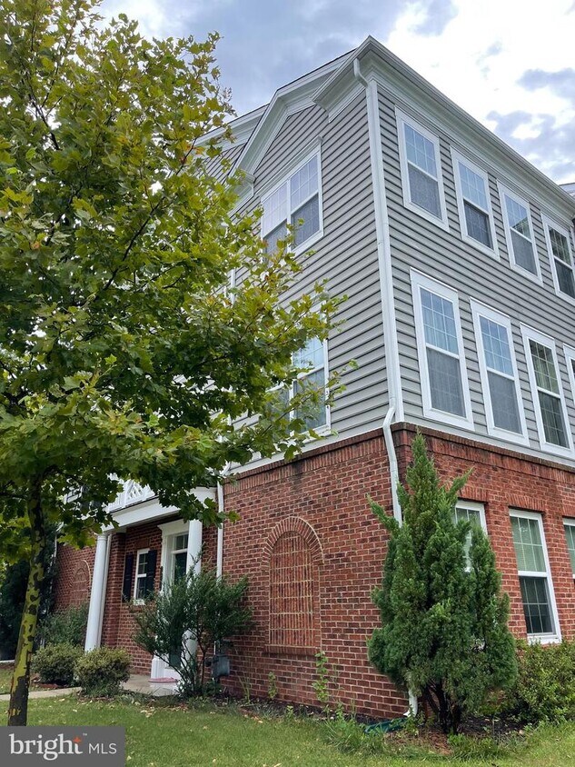 43512 Wheadon Terrace, Chantilly, VA 20152 Townhome Rentals in Chantilly VA