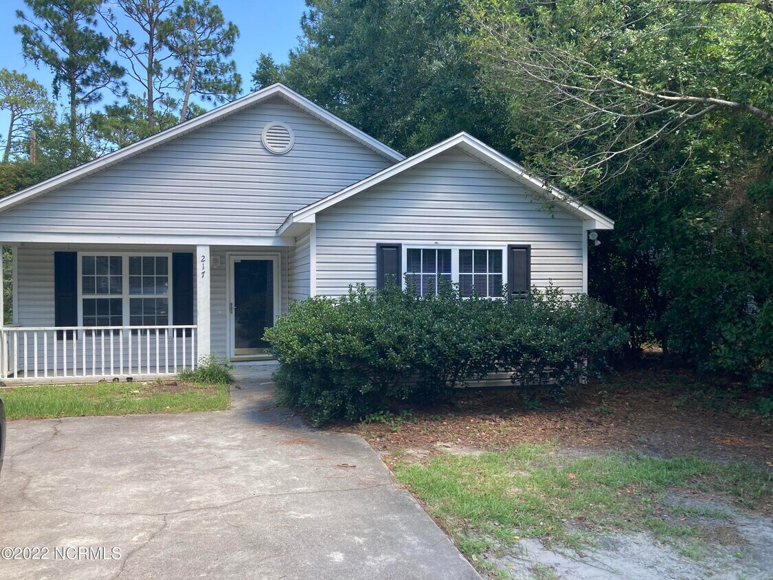 Foto principal - 217 Charter Dr