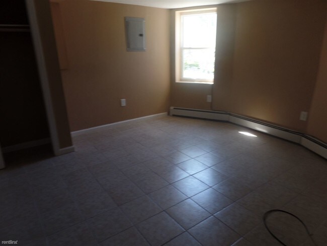 Building Photo - 3 br, 1 bath House - 242 Temple St Apt 2
