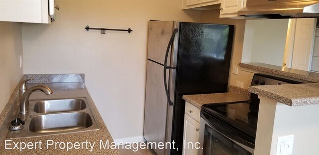 Building Photo - 3060 Suncrest Dr